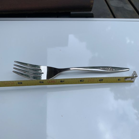 Oneida Lasting Rose Deluxe Stainless Modern Hollow Salad Fork - Picture 5 of 6